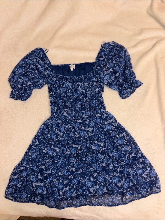 Francesca's Collections Dresses & Skirts - Blue Floral Puff-Sleeve Dress